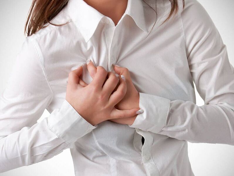 Osteohondrozo torakalne hrbtenice spremljajo bolečine v prsih